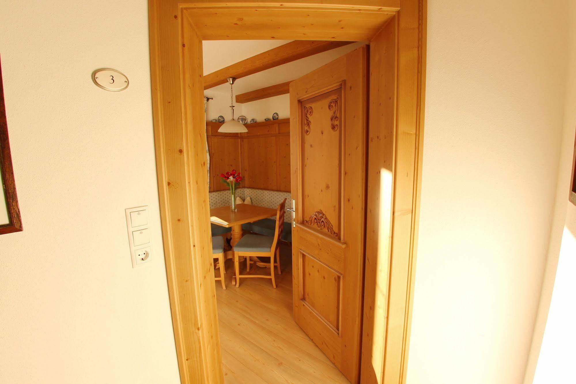 Das Gaestehaus Schneider Am Dorfplatz Alpbach Luaran gambar