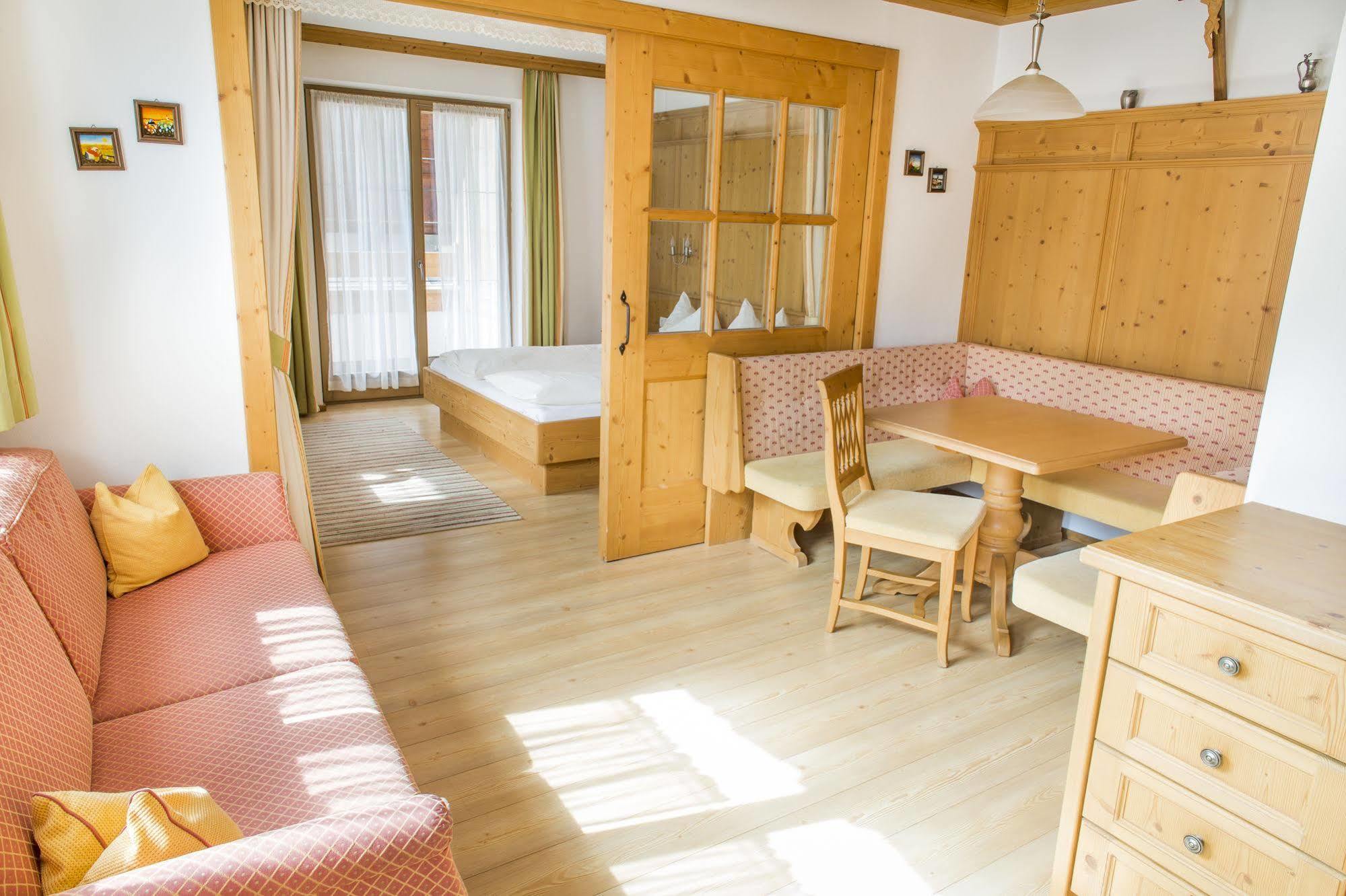 Das Gaestehaus Schneider Am Dorfplatz Alpbach Luaran gambar