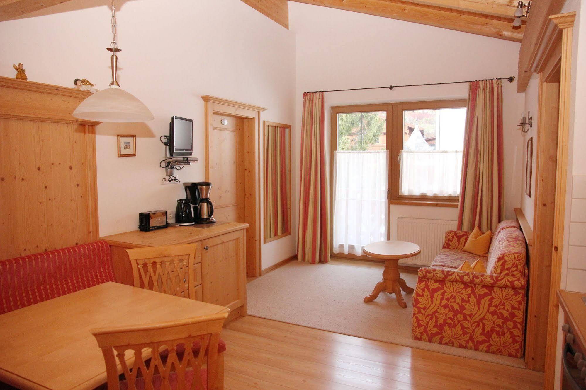 Das Gaestehaus Schneider Am Dorfplatz Alpbach Luaran gambar