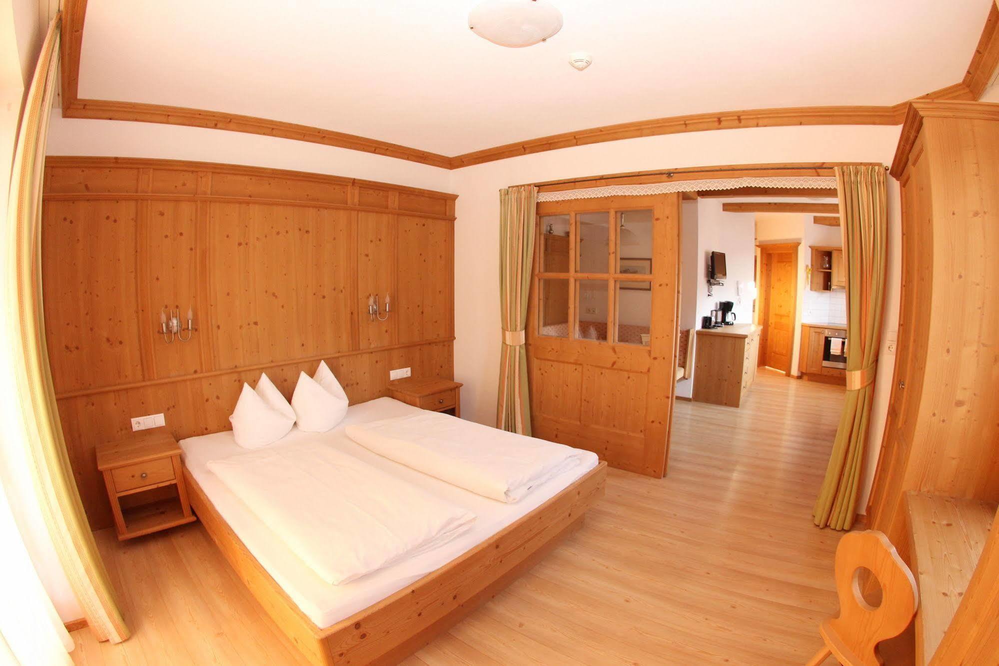 Das Gaestehaus Schneider Am Dorfplatz Alpbach Luaran gambar