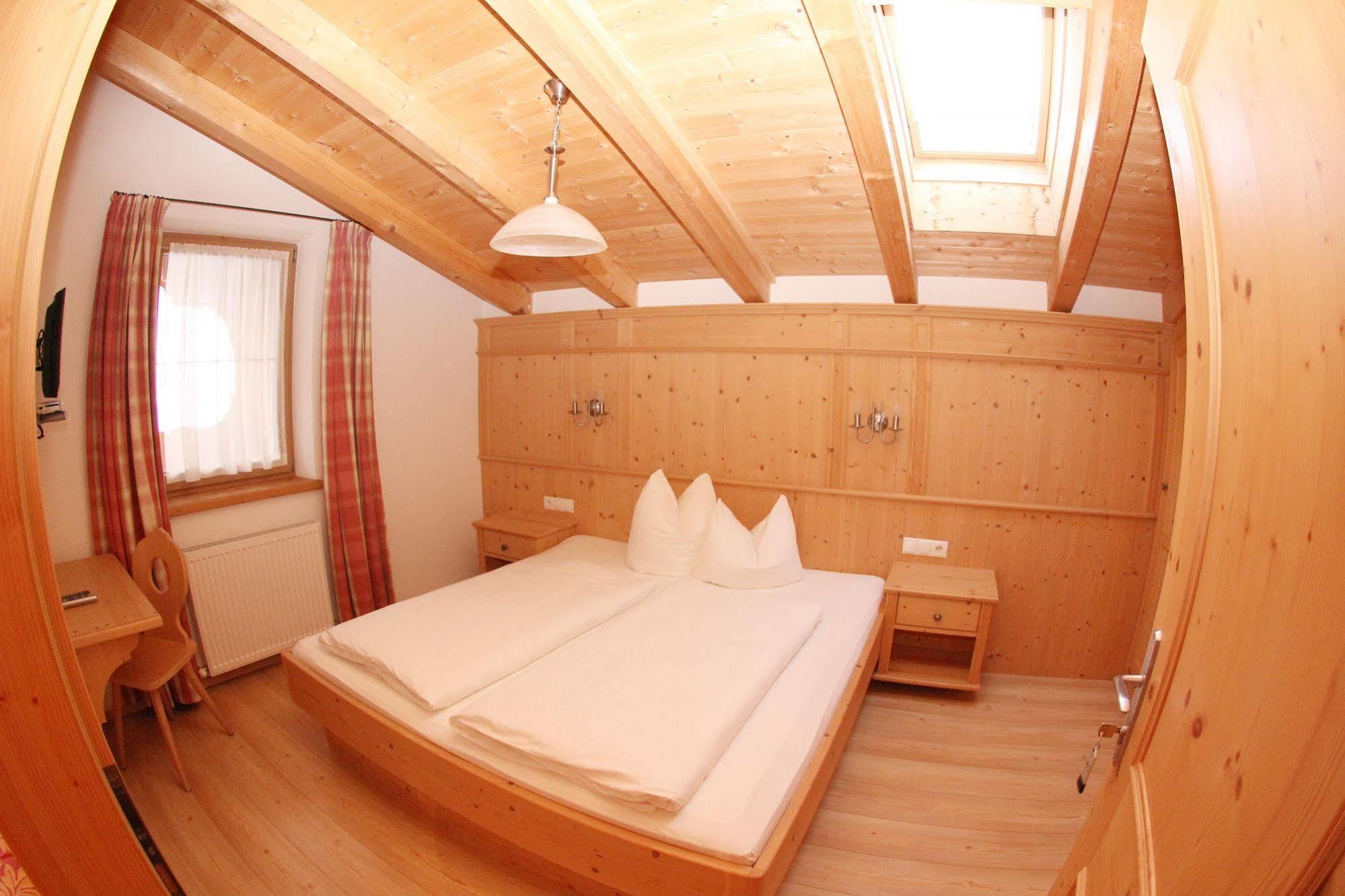 Das Gaestehaus Schneider Am Dorfplatz Alpbach Luaran gambar