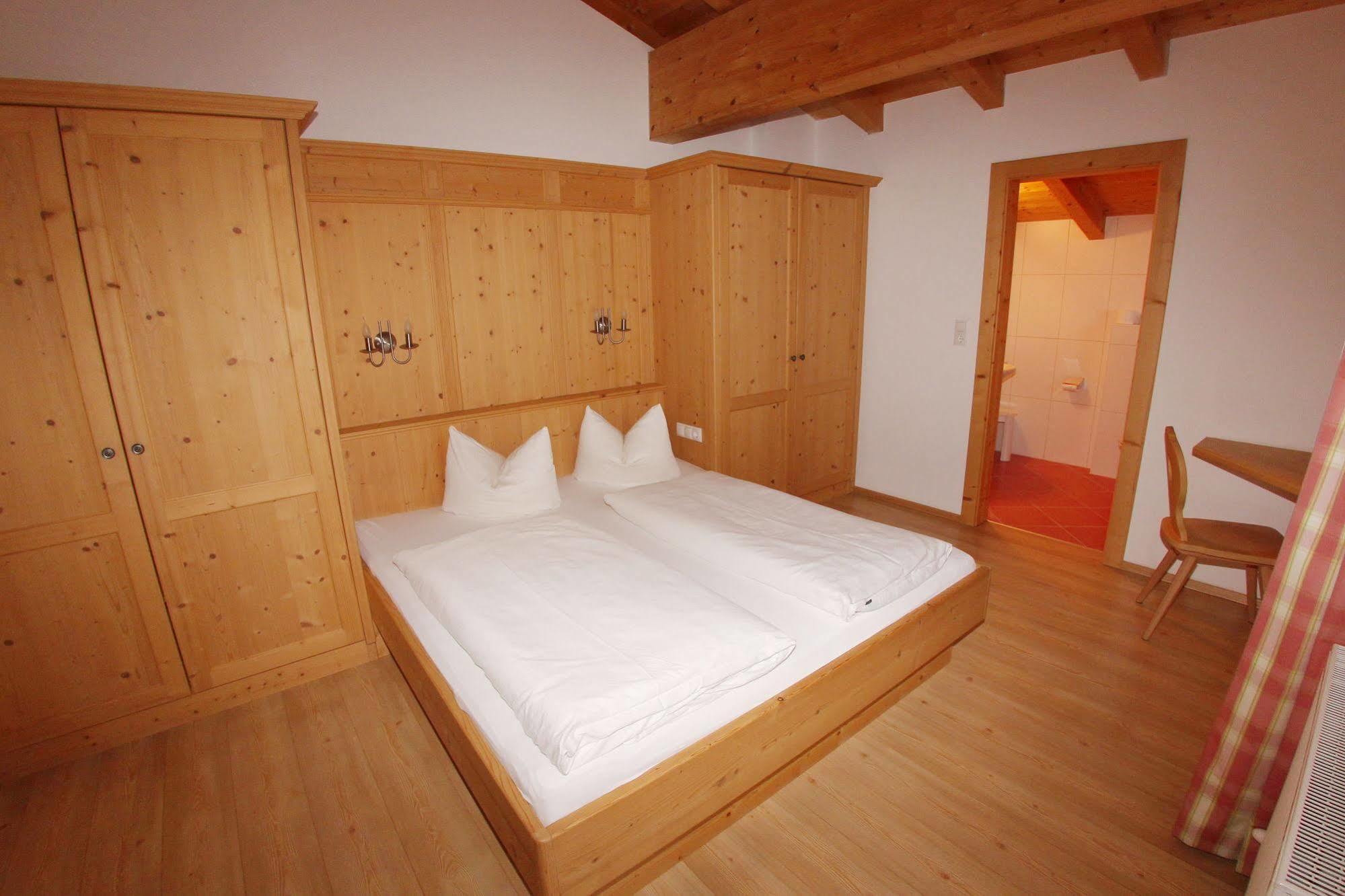 Das Gaestehaus Schneider Am Dorfplatz Alpbach Luaran gambar