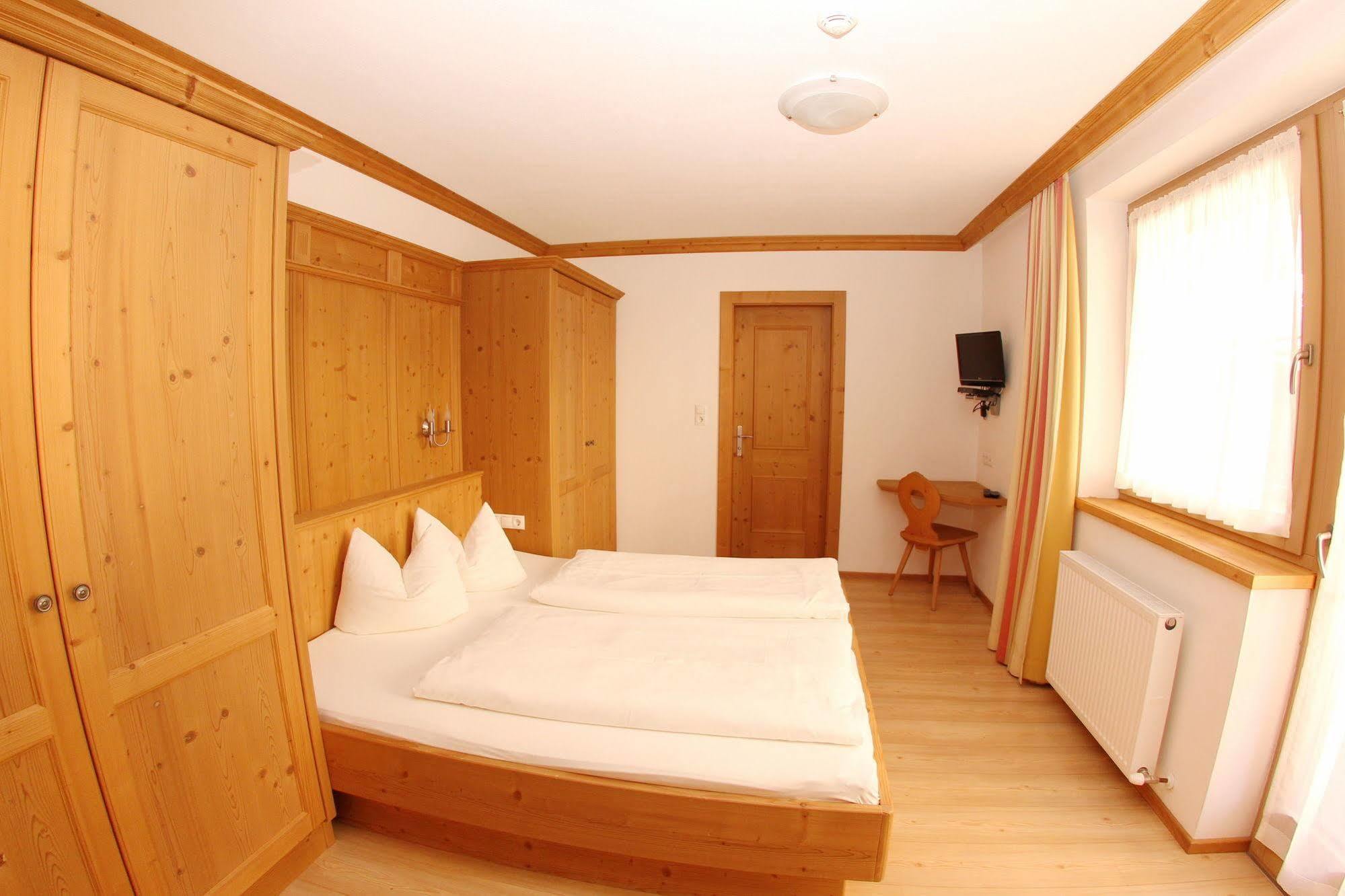 Das Gaestehaus Schneider Am Dorfplatz Alpbach Luaran gambar